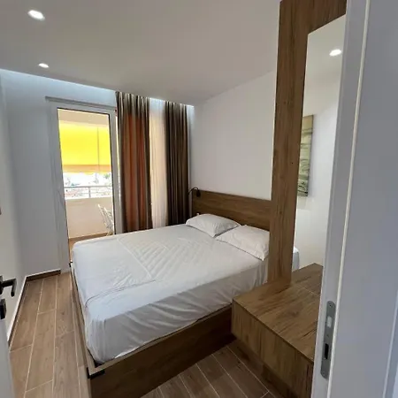 Seaview Downtown Apartman